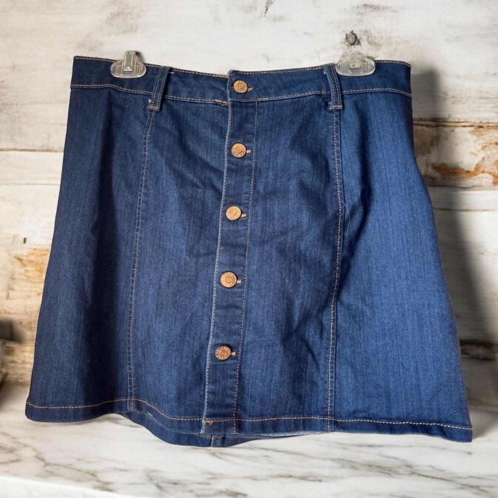 ⭐️ NWOT. Celebrity Pink Denim Skirt 11/30. gold buttons down front. Stretchy.